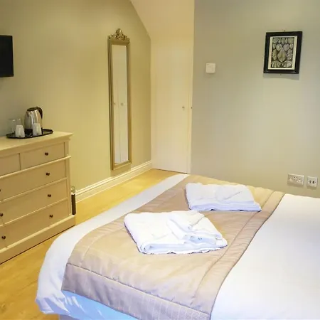 The Sun 4* Swindon