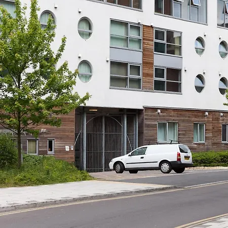 Paramount Apartment Swindon