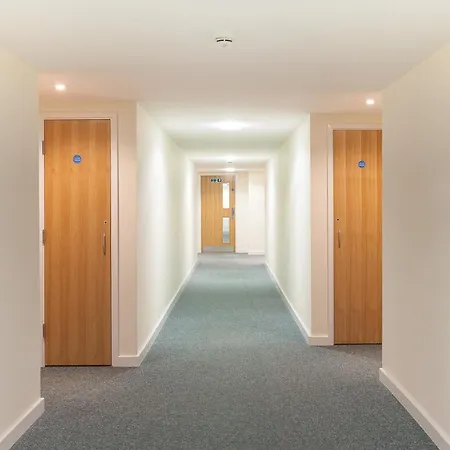 Apartment Paramount