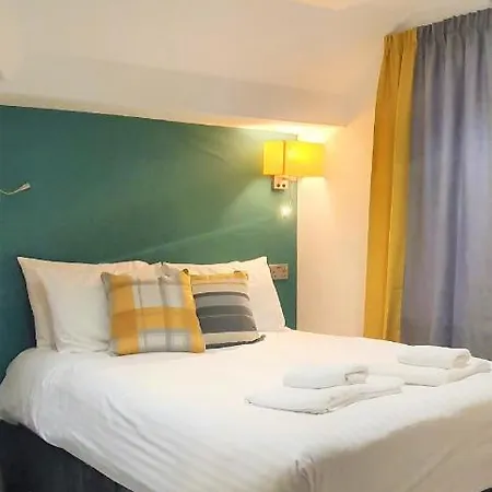 Apartment At 74 *