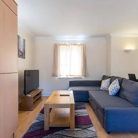 Godwin Court Apartment *