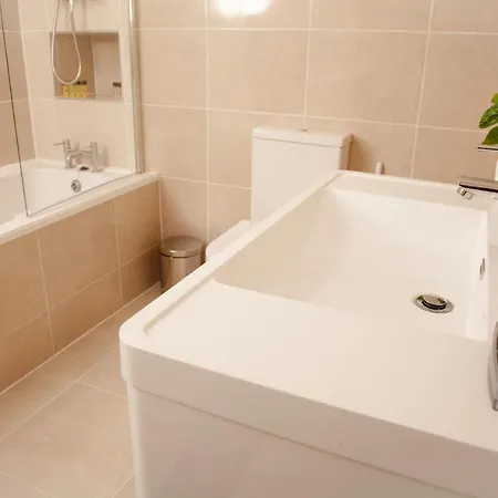 High Life Serviced - Old Town Apartment Swindon