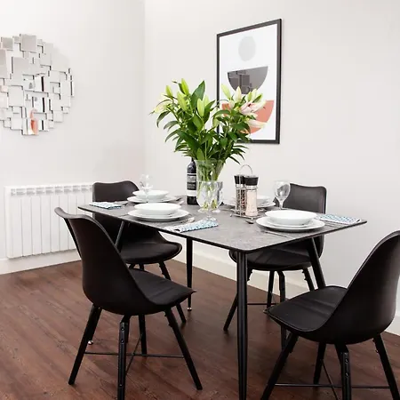 High Life Serviced - Old Town Apartment Swindon
