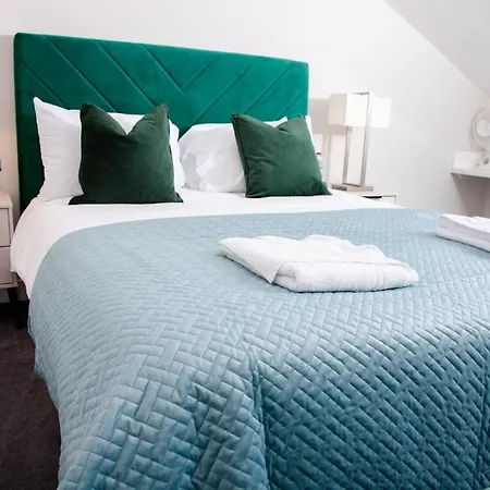 High Life Serviced - Old Town Apartment