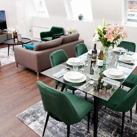 High Life Serviced - Old Town Apartment Swindon