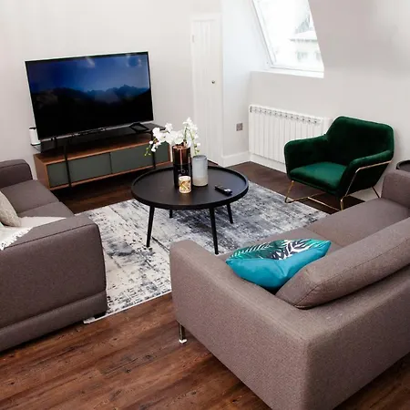 High Life Serviced - Old Town Apartment *