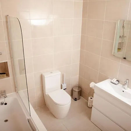 High Life Serviced - Old Town Apartment