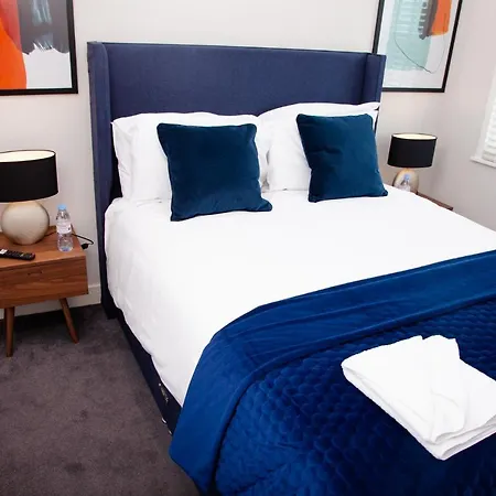 High Life Serviced - Old Town Apartment