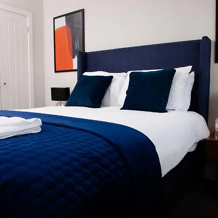 High Life Serviced - Old Town Apartment