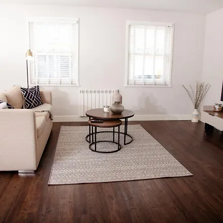 High Life Serviced - Old Town Apartment Swindon