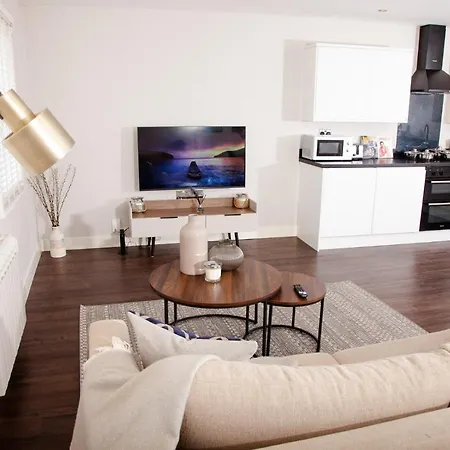 High Life Serviced - Old Town Apartment Swindon