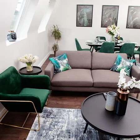 High Life Serviced - Old Town Apartment