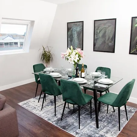 High Life Serviced - Old Town Apartment *