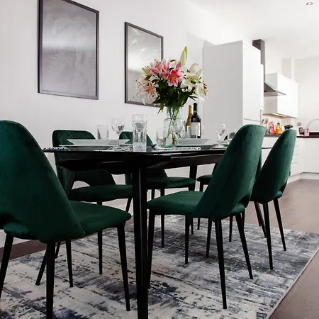 High Life Serviced - Old Town Apartment
