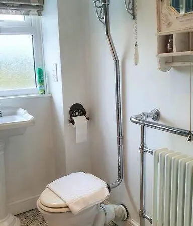 Holiday home 5 Bed, 2 Bath + Terrace, Garden & Parking *