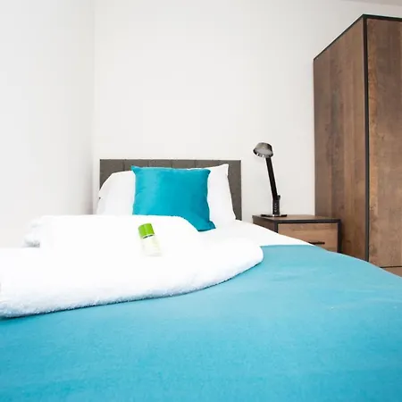 Gerard Walk - Spacious Home, High Speed Wi-fi, Free Parking, Garden Casa de férias *