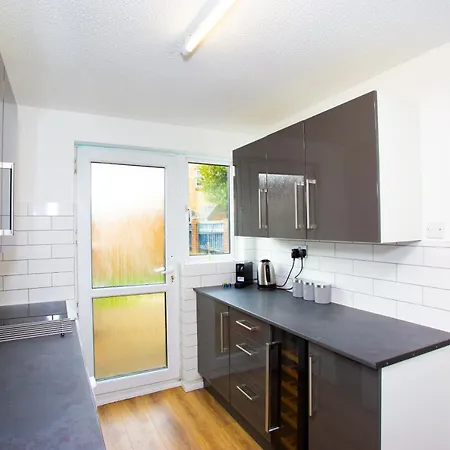 Casa de férias Gerard Walk - Spacious Home, High Speed Wi-fi, Free Parking, Garden *