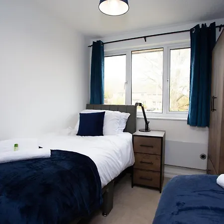 Gerard Walk - Spacious Home, High Speed Wi-fi, Free Parking, Garden *