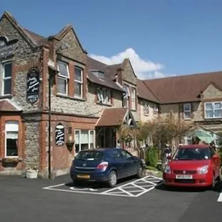 The Bolingbroke 3* Swindon