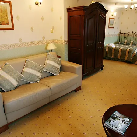 Stanton House 4* Swindon