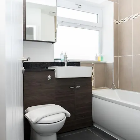 Inspiration By Olauda Sa - 3 Bed House With Free Parking Apartment