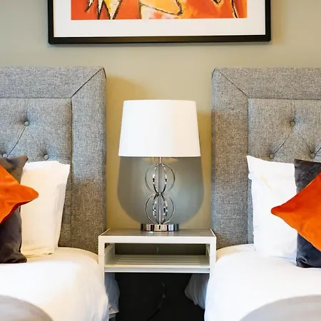 Inspiration By Olauda Sa - 3 Bed House With Free Parking *