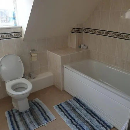 Homestay 6 Deluxe Doubles 2 With En In Large House - No Pets Swindon