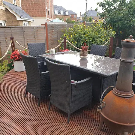 6 Deluxe Doubles 2 With En In Large House - No Pets Swindon