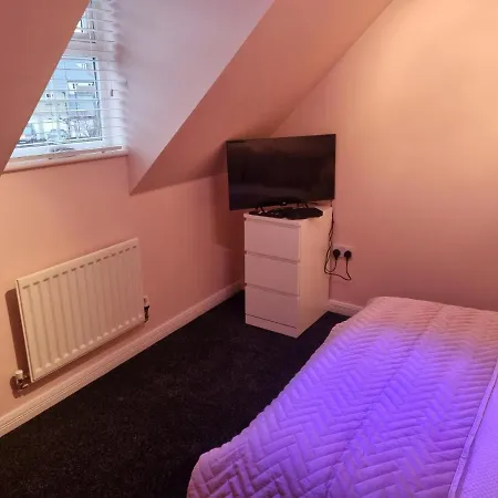 6 Deluxe Doubles 2 With En In Large House - No Pets