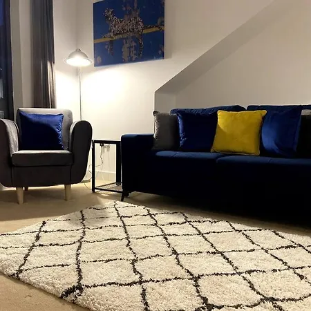Apartment Fantastic 2 Dbl Bedroom Apt. Free Off-road Parking Swindon