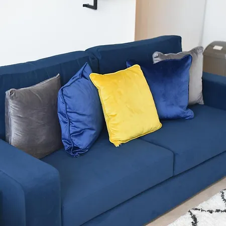 Fantastic 2 Dbl Bedroom Apt. Free Off-road Parking Apartment Swindon