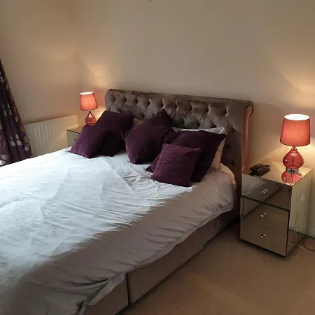 6 Deluxe Doubles 2 With En In Large House - No Pets Homestay *