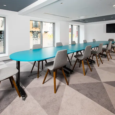 Express Centre By Ihg Hotel 3*