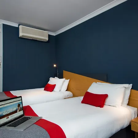 Express West An Ihg Hotel 3*