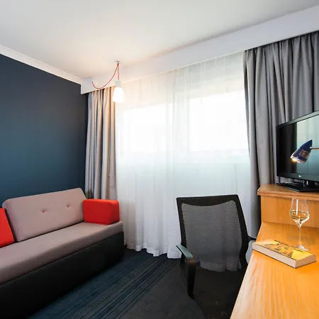 Express West An Ihg Hotel
