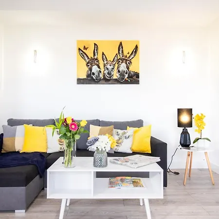 Springfield - Free Parking Apartment Swindon