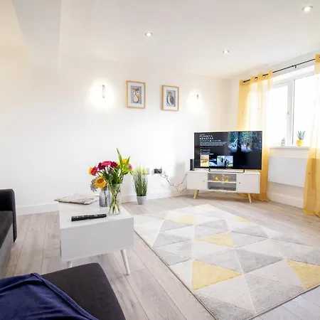 Springfield - Free Parking Apartment Swindon