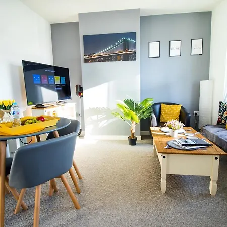 Elmsgate - Free Parking Apartment