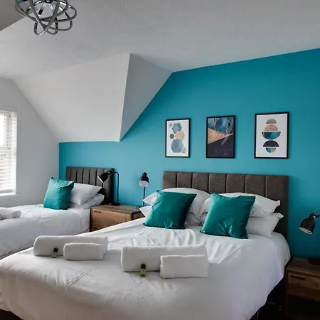 St Austell - Spacious Home, High Speed Wi-fi, Free Parking, Garden Swindon