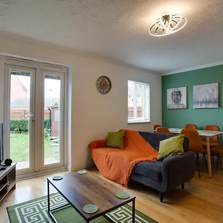 St Austell - Spacious Home, High Speed Wi-fi, Free Parking, Garden Apartment