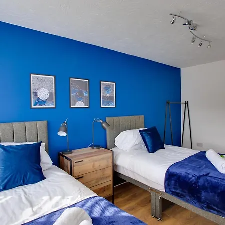 St Austell - Spacious Home, High Speed Wi-fi, Free Parking, Garden Swindon