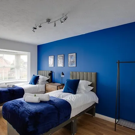 St Austell - Spacious Home, High Speed Wi-fi, Free Parking, Garden Apartment