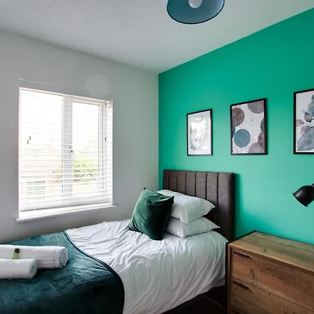 Apartment St Austell - Spacious Home, High Speed Wi-fi, Free Parking, Garden *