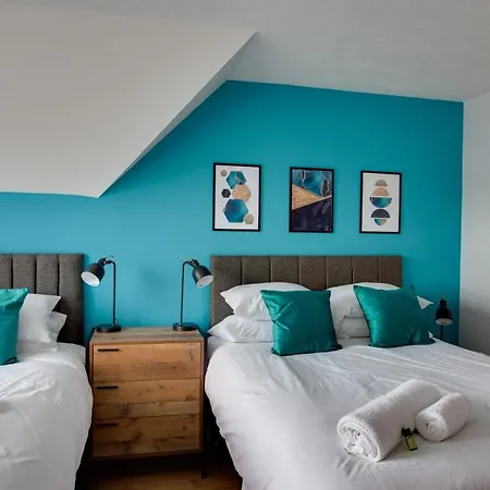 Apartment St Austell - Spacious Home, High Speed Wi-fi, Free Parking, Garden