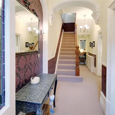 Bath Road Apartment