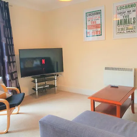The Belmont, Old Town Apartment *