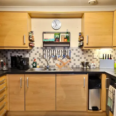 The Belmont, Old Town Apartment *