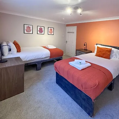 Apartment Blunsdon - Spacious Bungalow, High Speed Wi-fi, Free Private Parking, Garden Swindon