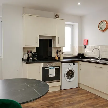 Charles Hope Apartment *