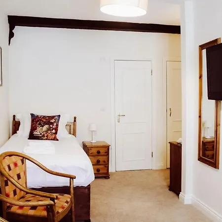 The Old Crown Coaching 3*